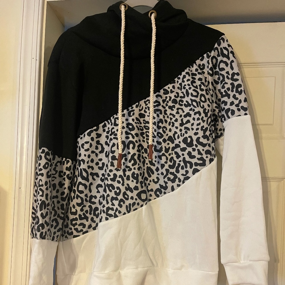 Women's Hooded Leopard Sweatshirt